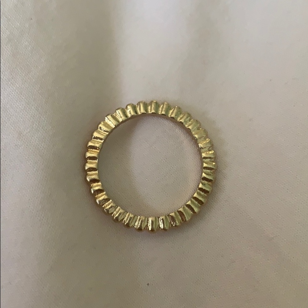Beautiful ring - Picture 3 of 3